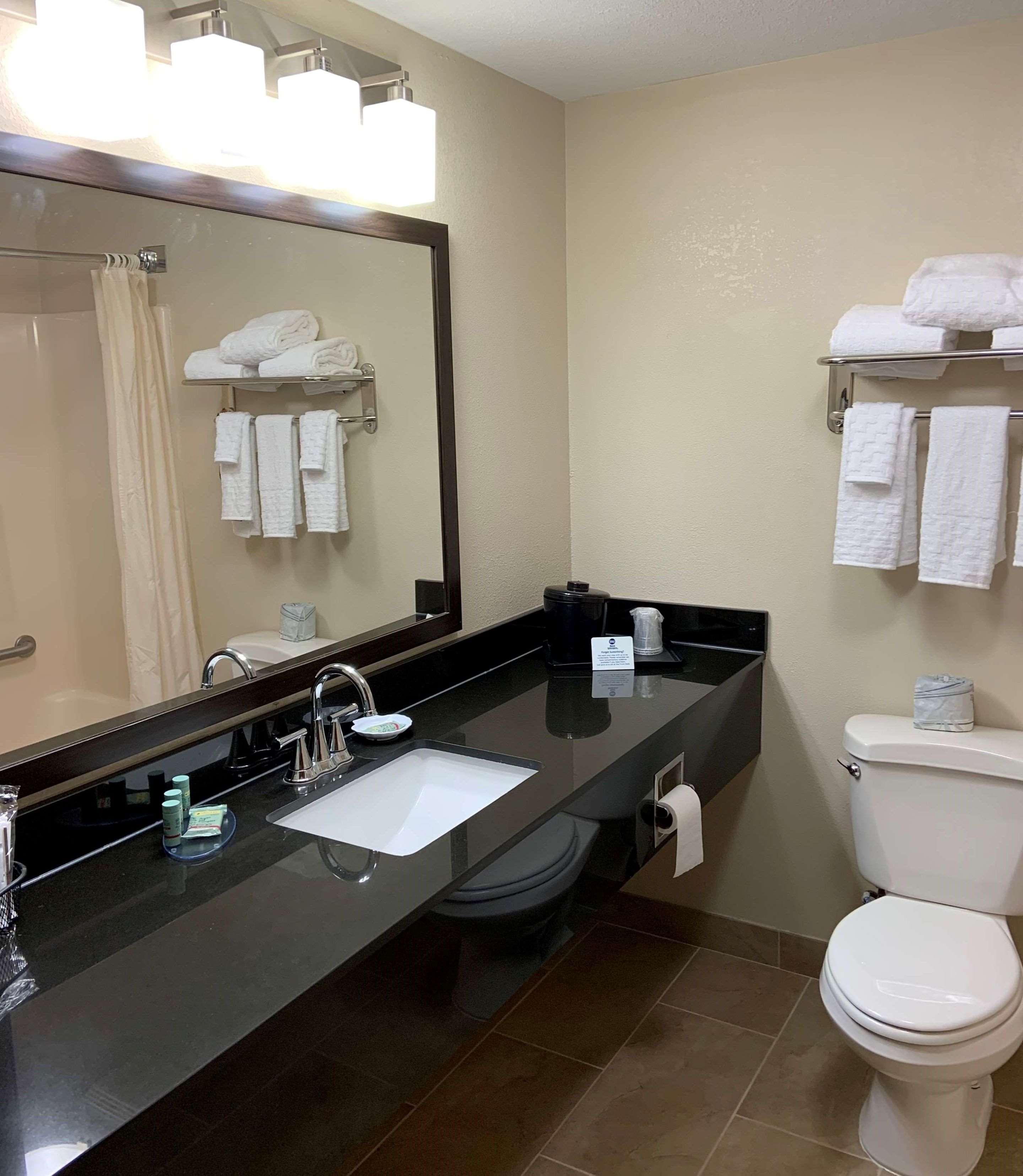 Best Western Airport Inn & Suites Cleveland Brook Park Bagian luar foto