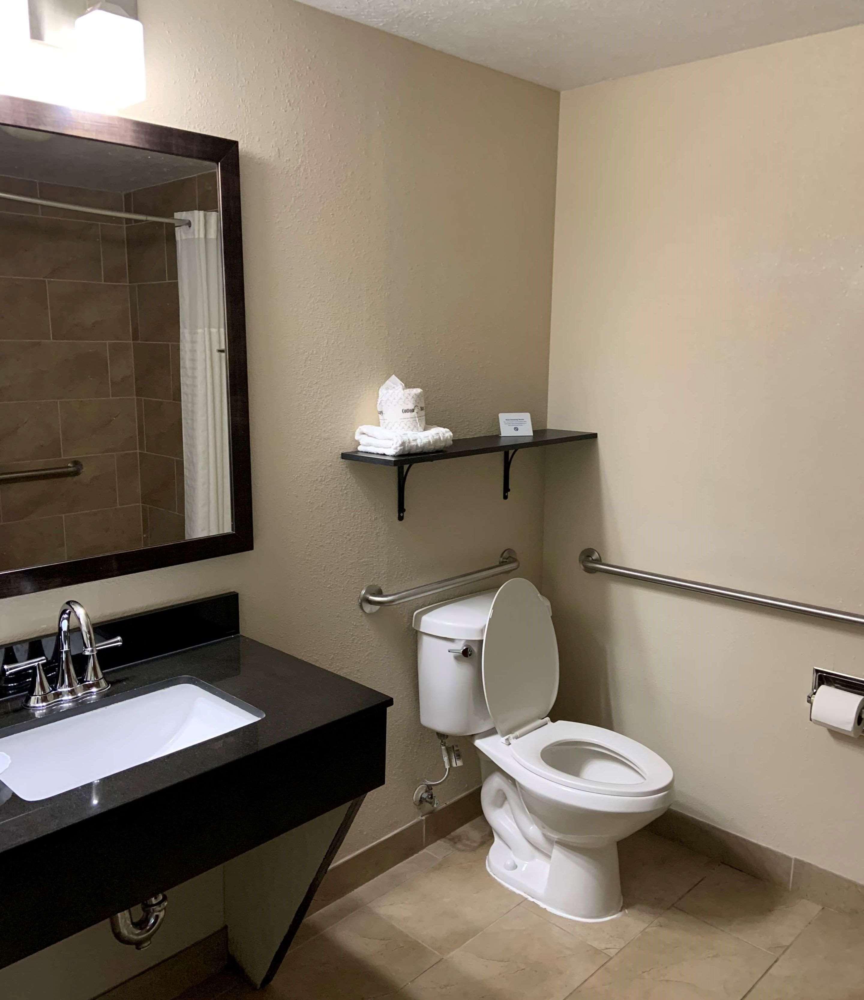 Best Western Airport Inn & Suites Cleveland Brook Park Bagian luar foto